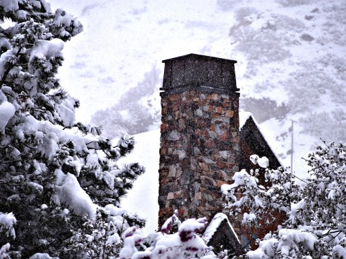 Chimnea, Leña, Alberta, Canadá