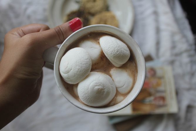 Leche con marshmallow y cacao