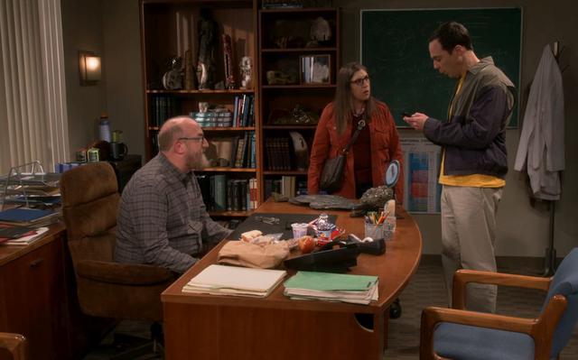Amy y Sheldon aprenden de Bert que el regalo se trataba de un cuarzo (Foto: Amazon prime video)