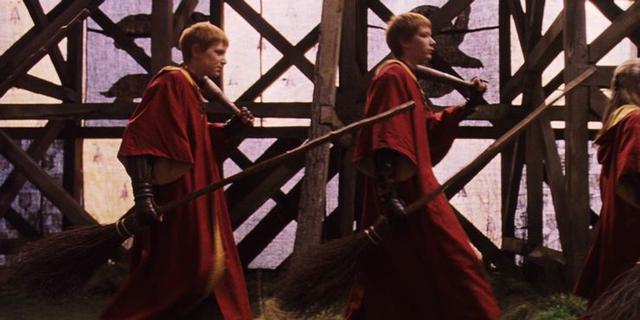 Dolores Umbridge los expulsa del equipo de Quidditch (Foto: Warner Bros)
