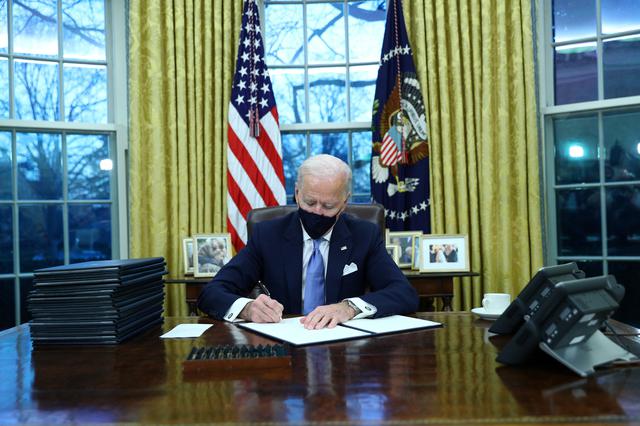 El presidente de Estados Unidos, Joe Biden, en la Oficina Oval. REUTERS