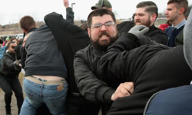 Una imagen de Matthew Heimbach participando en una manifestación de 2018 en la Universidad Estatal de Michigan. (Foto: AFP)