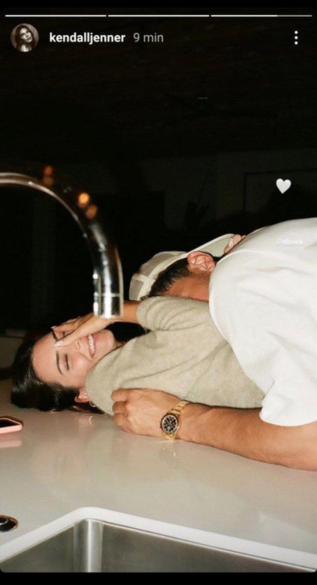 Kendall Jenner y su fotografía junto a Devin Booker. (Foto: Instagram / @kendalljenner ).