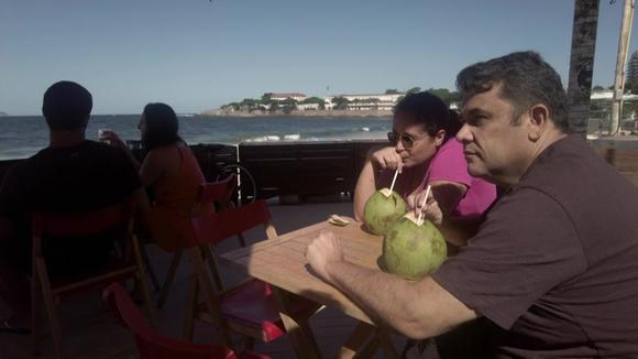 Río de Janeiro reabre bares pero mantiene playas cerradas por la pandemia