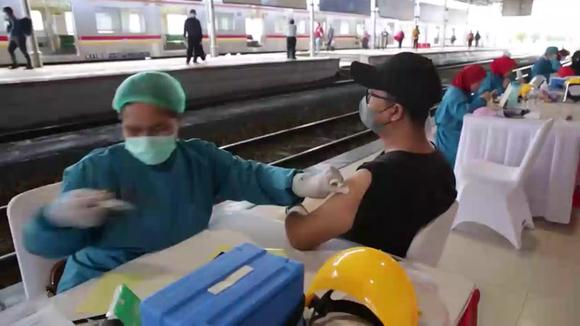 Indonesia continúa su campaña de vacunación contra el coronavirus