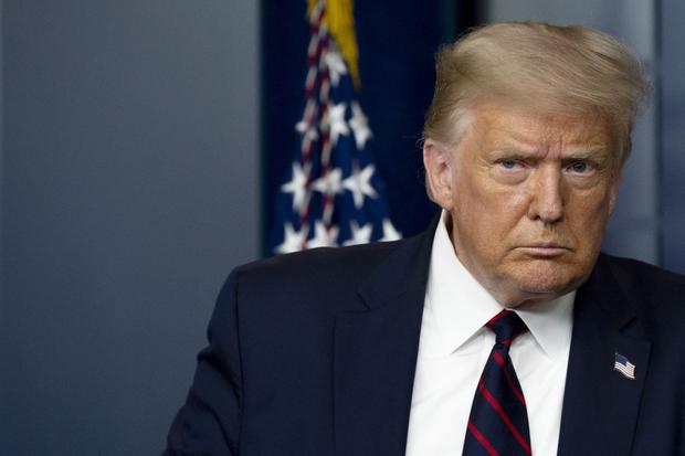 En esta foto de archivo, el expresidente de los Estados Unidos, Donald Trump, llega para hablar en la rueda de prensa en la Casa Blanca en Washington, DC, el 30 de julio de 2020. (JIM WATSON / AFP).